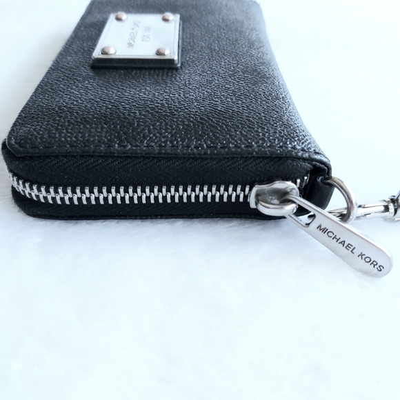 Michael Kors Jet Set Zip around Black Signature Wristlet Wallet - Picture 6 of 15